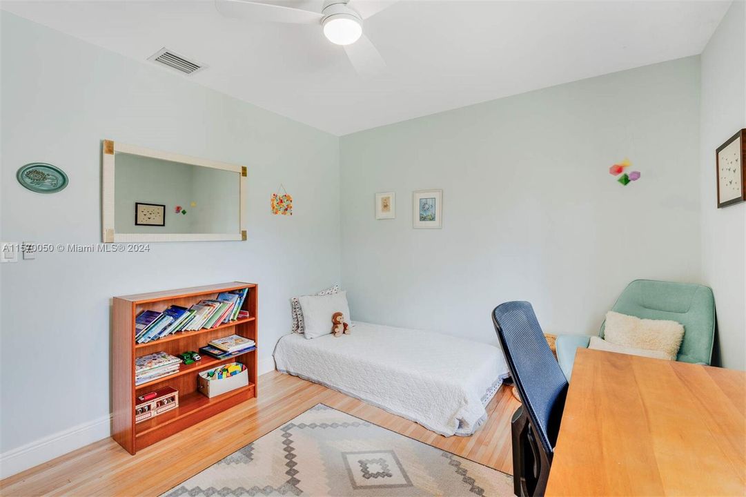 Active With Contract: $1,075,000 (3 beds, 2 baths, 1554 Square Feet)