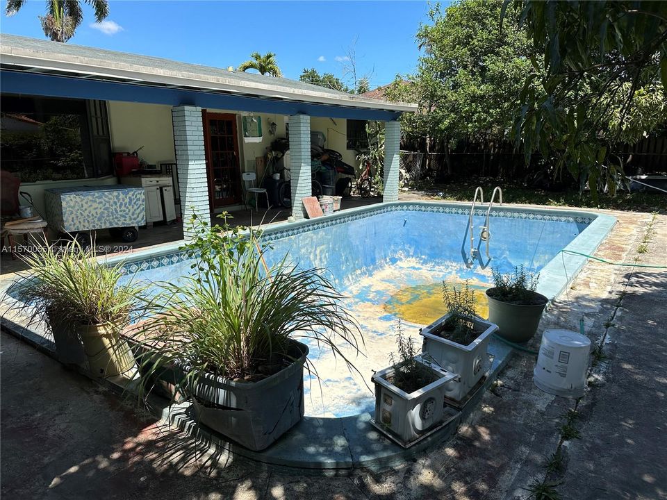 For Sale: $482,000 (4 beds, 2 baths, 2013 Square Feet)