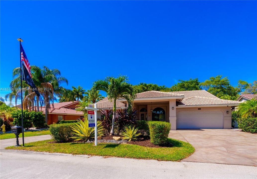 Active With Contract: $790,000 (4 beds, 2 baths, 2497 Square Feet)