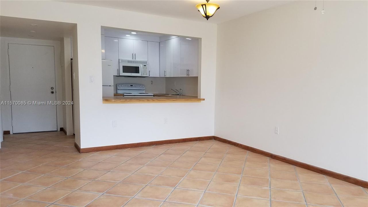 For Sale: $250,000 (1 beds, 1 baths, 750 Square Feet)