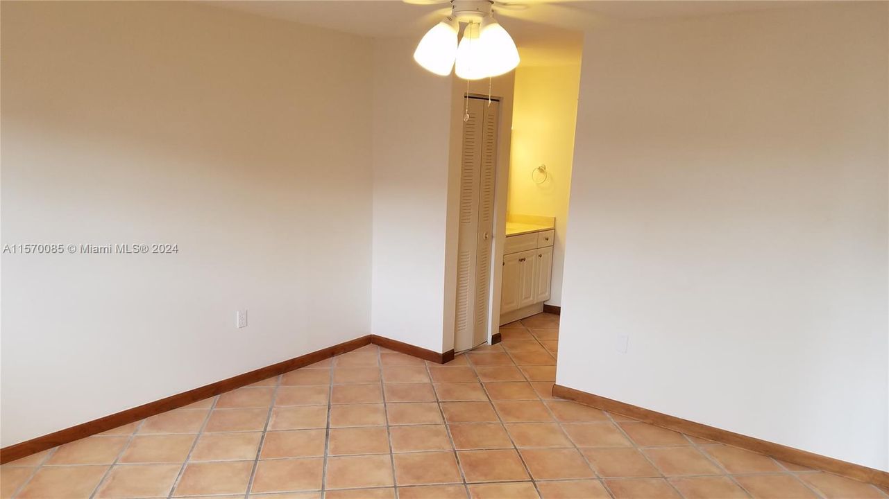 For Sale: $250,000 (1 beds, 1 baths, 750 Square Feet)