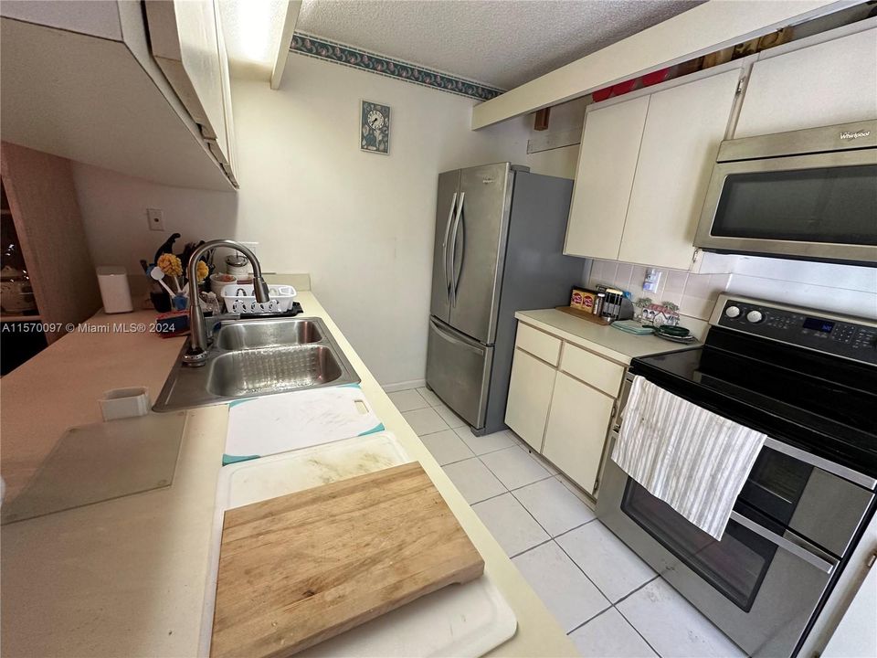 For Sale: $449,000 (2 beds, 2 baths, 1236 Square Feet)