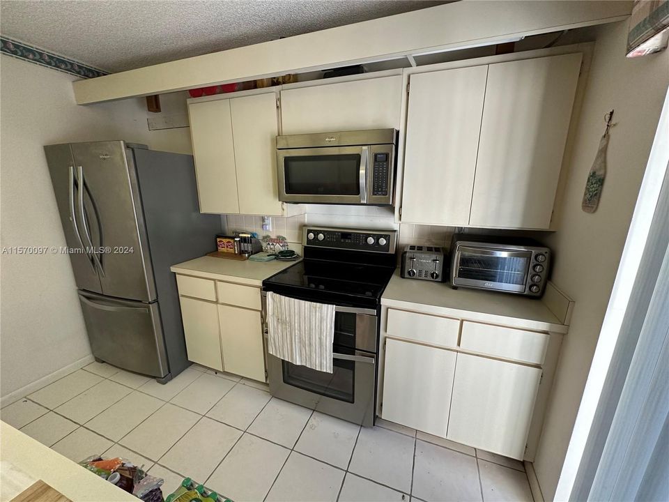 For Sale: $419,000 (2 beds, 2 baths, 1236 Square Feet)