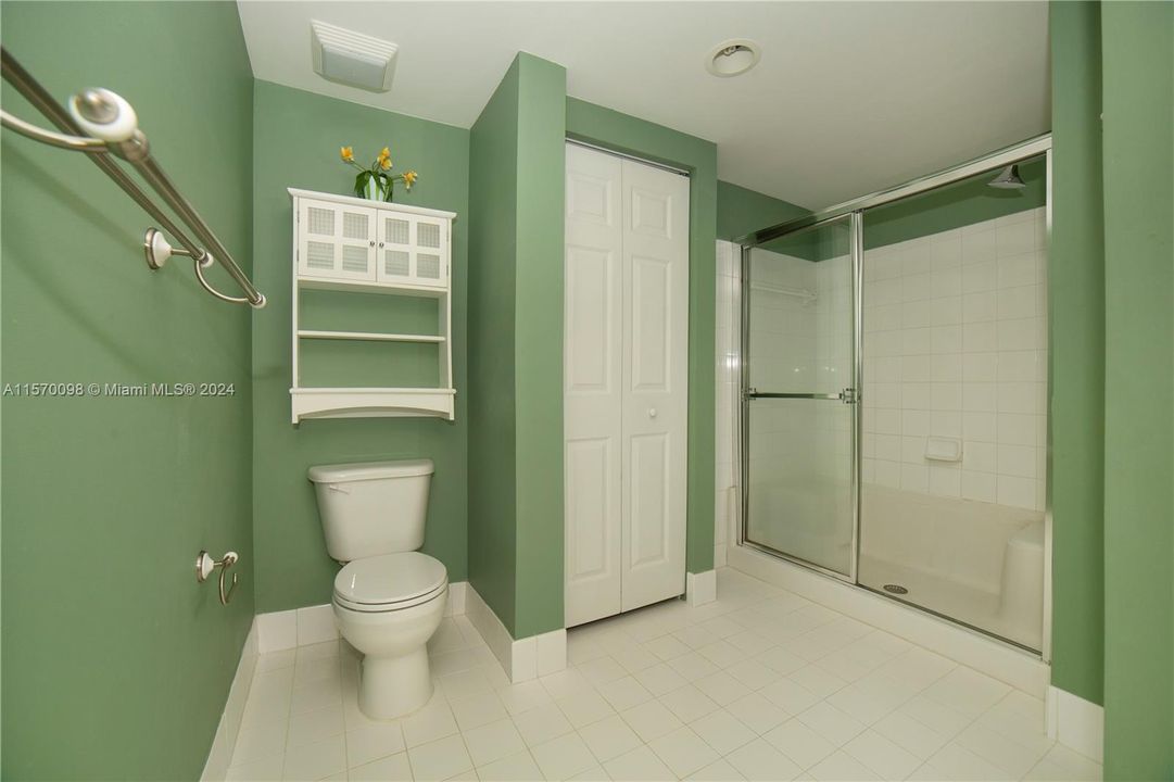 合同活跃: $2,850 (2 贝兹, 2 浴室, 1024 平方英尺)