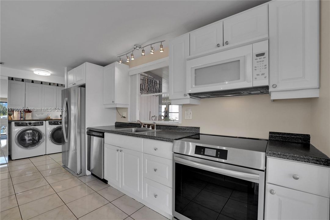 For Sale: $429,000 (3 beds, 2 baths, 1344 Square Feet)