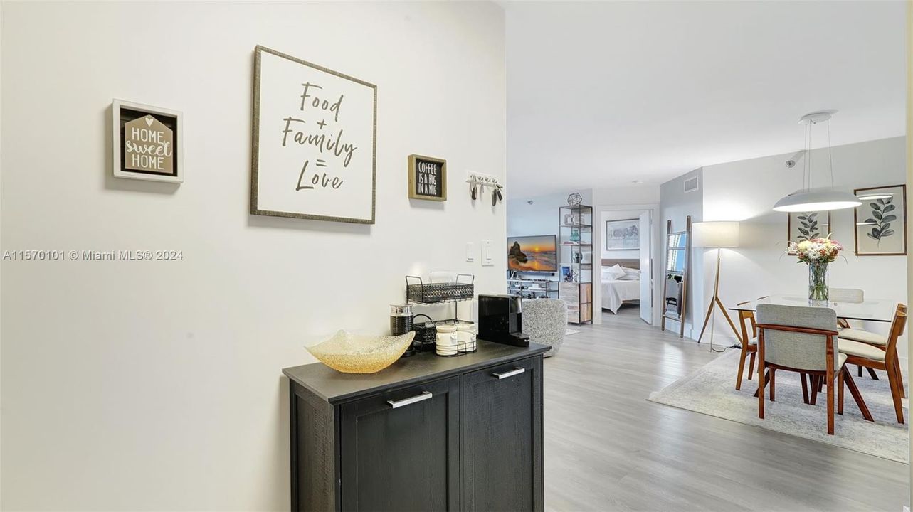 Active With Contract: $485,000 (2 beds, 2 baths, 1181 Square Feet)