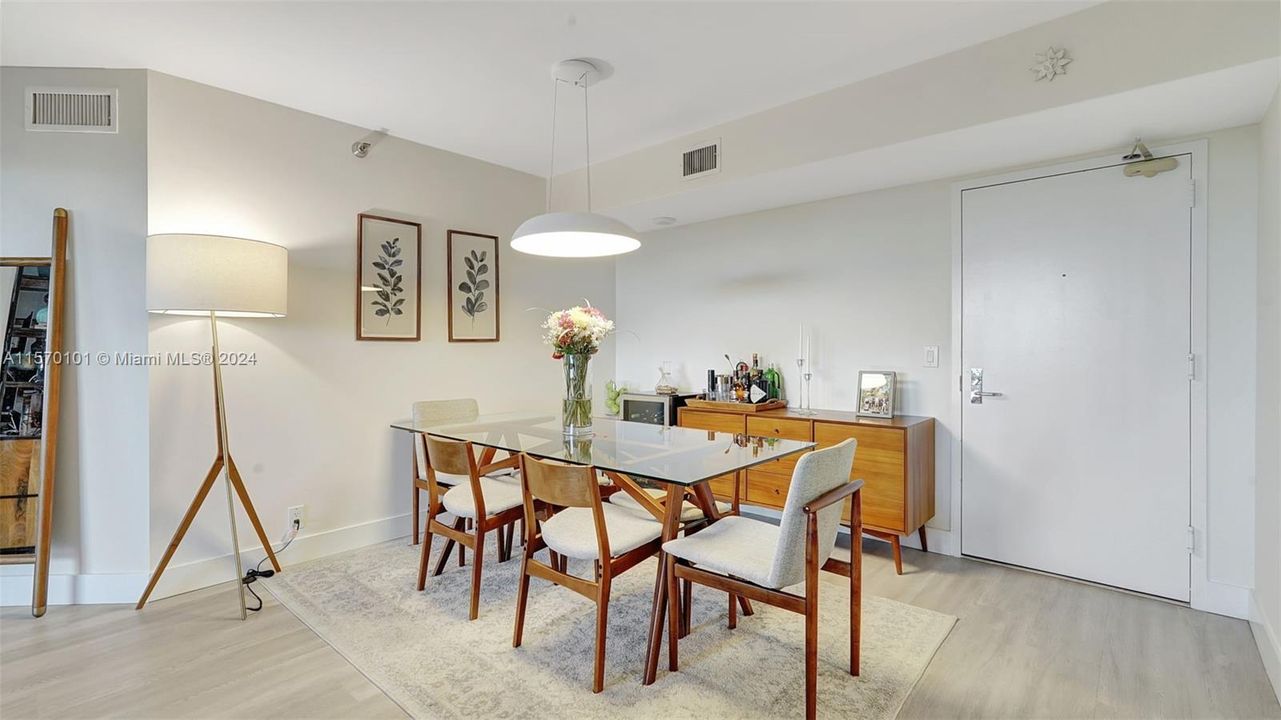 Active With Contract: $485,000 (2 beds, 2 baths, 1181 Square Feet)