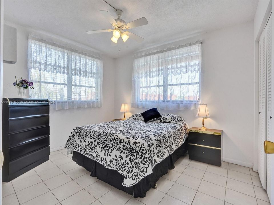 For Sale: $150,000 (2 beds, 2 baths, 1021 Square Feet)
