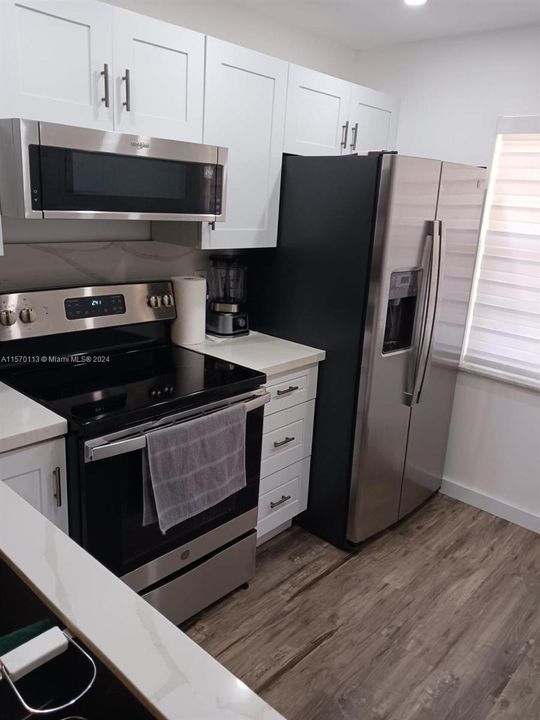 Active With Contract: $1,600 (1 beds, 1 baths, 662 Square Feet)