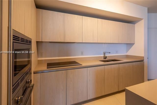 For Sale: $629,000 (1 beds, 1 baths, 850 Square Feet)