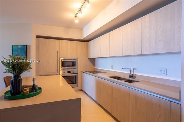 For Sale: $618,000 (1 beds, 1 baths, 850 Square Feet)