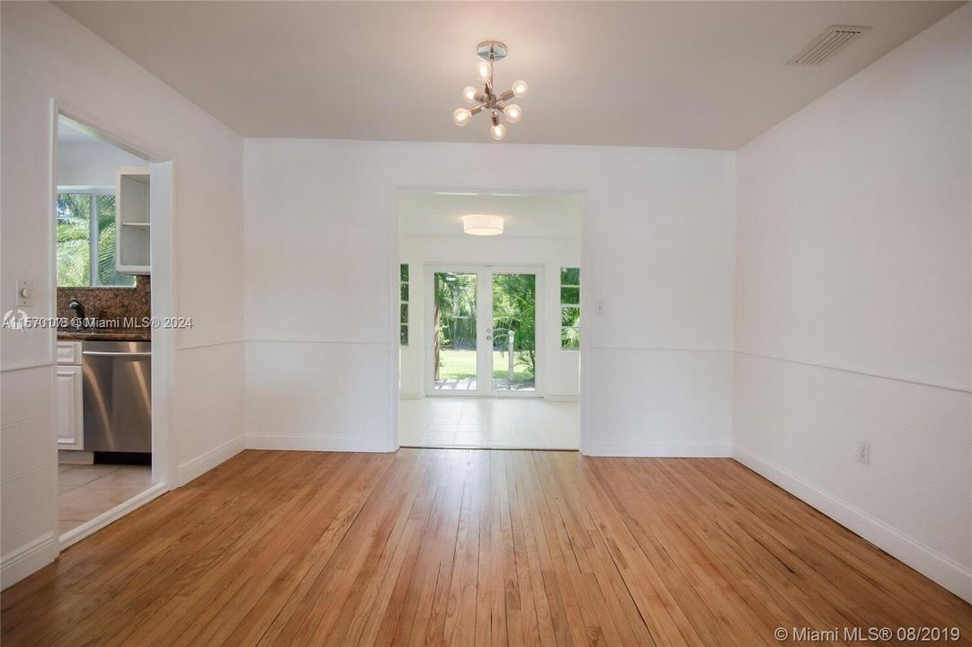 Active With Contract: $4,500 (2 beds, 1 baths, 1087 Square Feet)