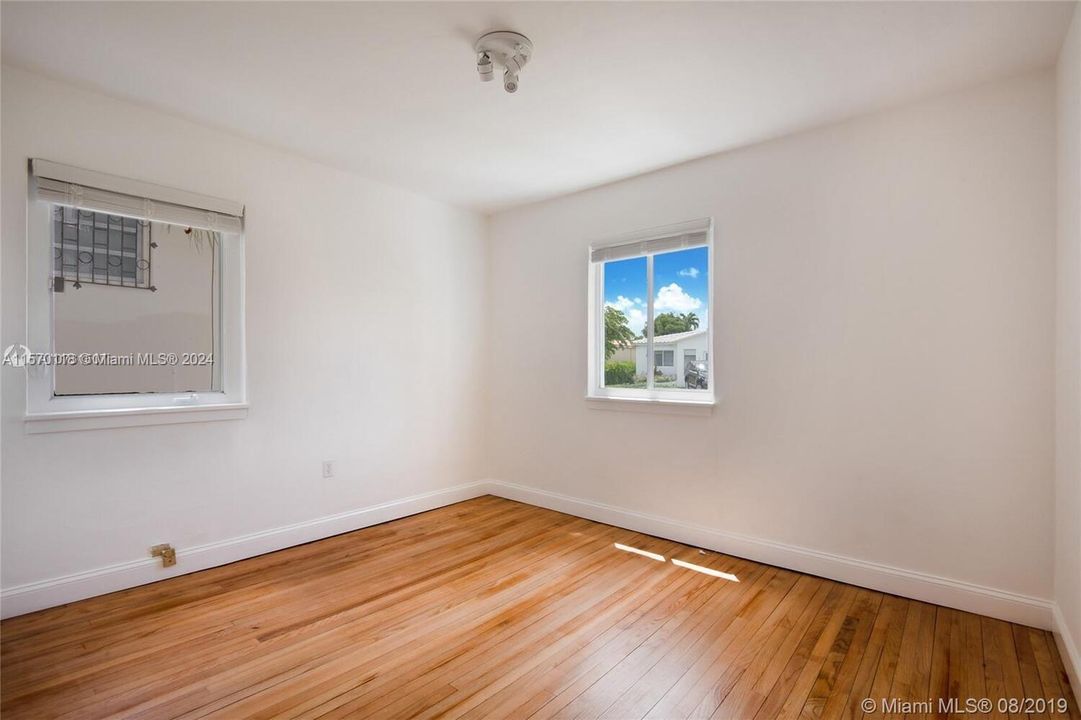 Active With Contract: $4,500 (2 beds, 1 baths, 1087 Square Feet)