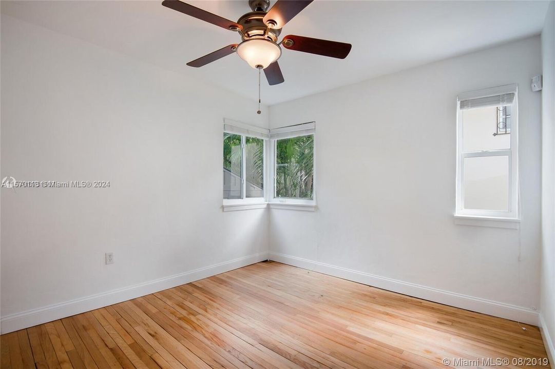 Active With Contract: $4,500 (2 beds, 1 baths, 1087 Square Feet)