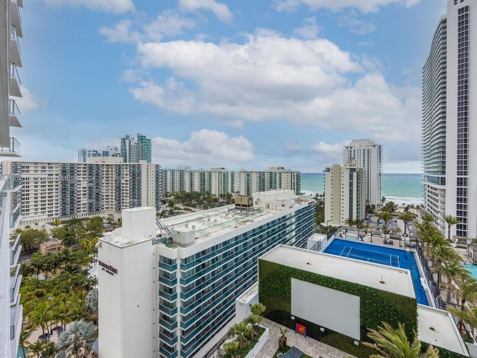 For Sale: $815,000 (2 beds, 2 baths, 1044 Square Feet)