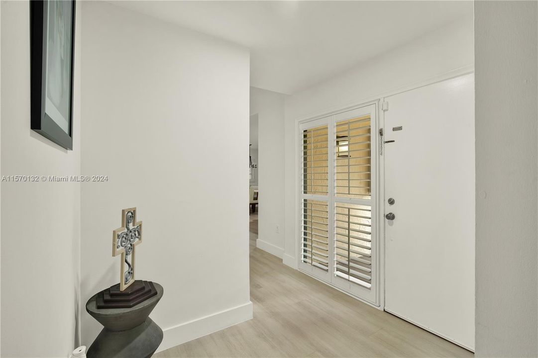 For Sale: $545,000 (2 beds, 2 baths, 1160 Square Feet)