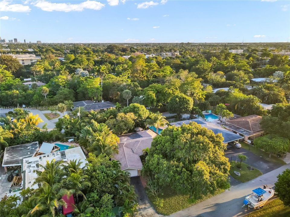 For Sale: $699,999 (3 beds, 2 baths, 1704 Square Feet)