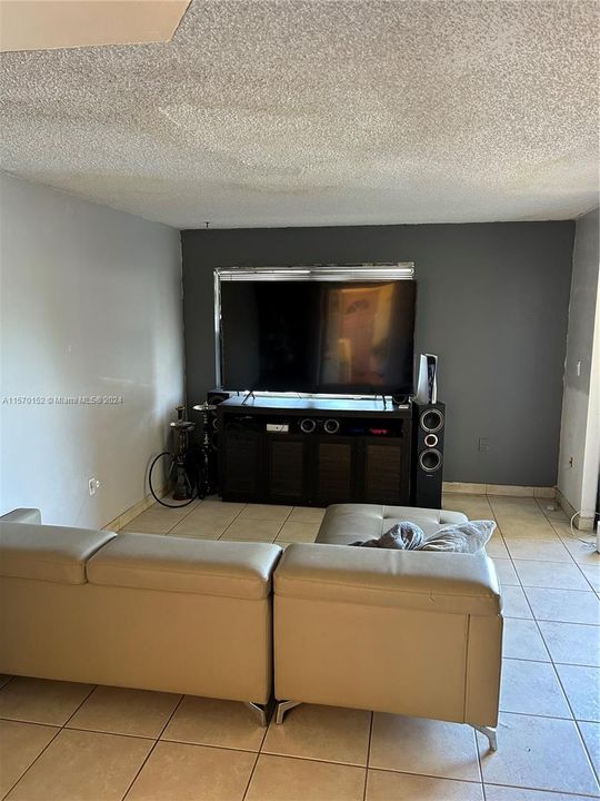 For Sale: $315,000 (2 beds, 2 baths, 1012 Square Feet)