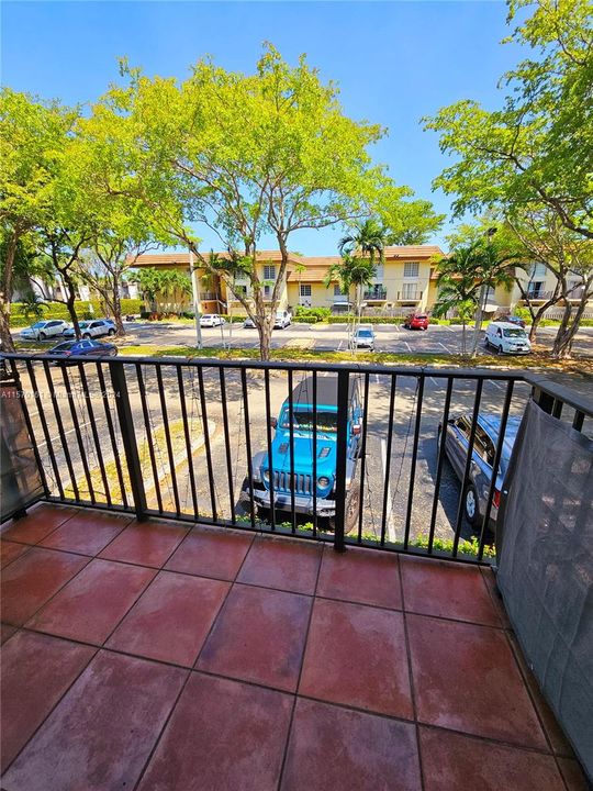 Active With Contract: $239,000 (1 beds, 1 baths, 801 Square Feet)