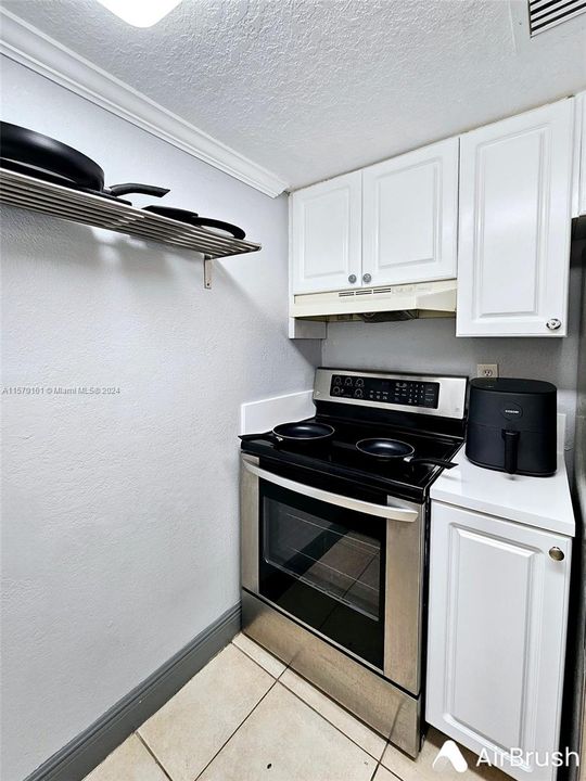 Active With Contract: $239,000 (1 beds, 1 baths, 801 Square Feet)