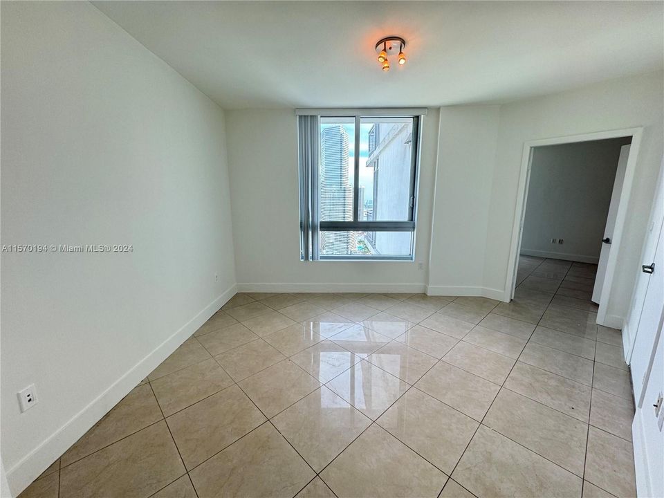 Active With Contract: $2,800 (1 beds, 1 baths, 704 Square Feet)