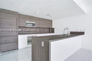 For Sale: $1,600,000 (3 beds, 2 baths, 1572 Square Feet)
