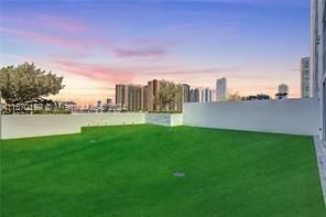 For Sale: $1,600,000 (3 beds, 2 baths, 1572 Square Feet)