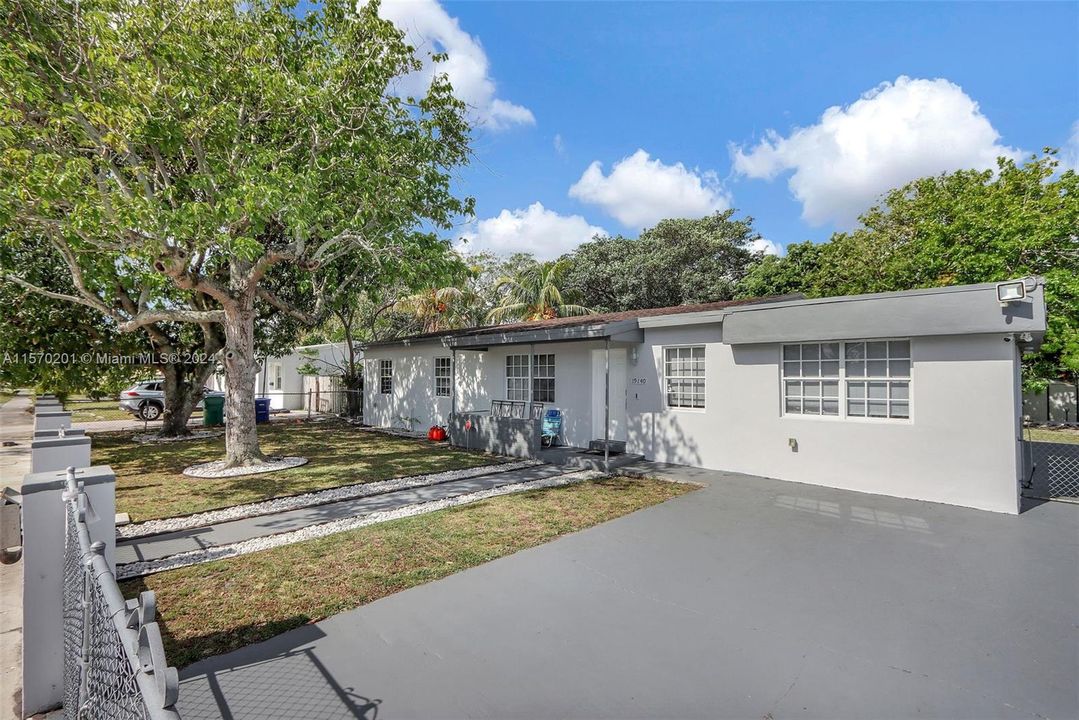 Active With Contract: $520,000 (5 beds, 3 baths, 1710 Square Feet)