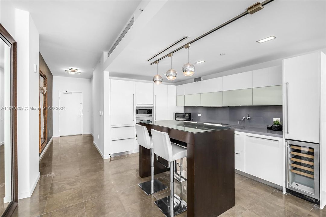 For Sale: $1,300,000 (1 beds, 1 baths, 1000 Square Feet)