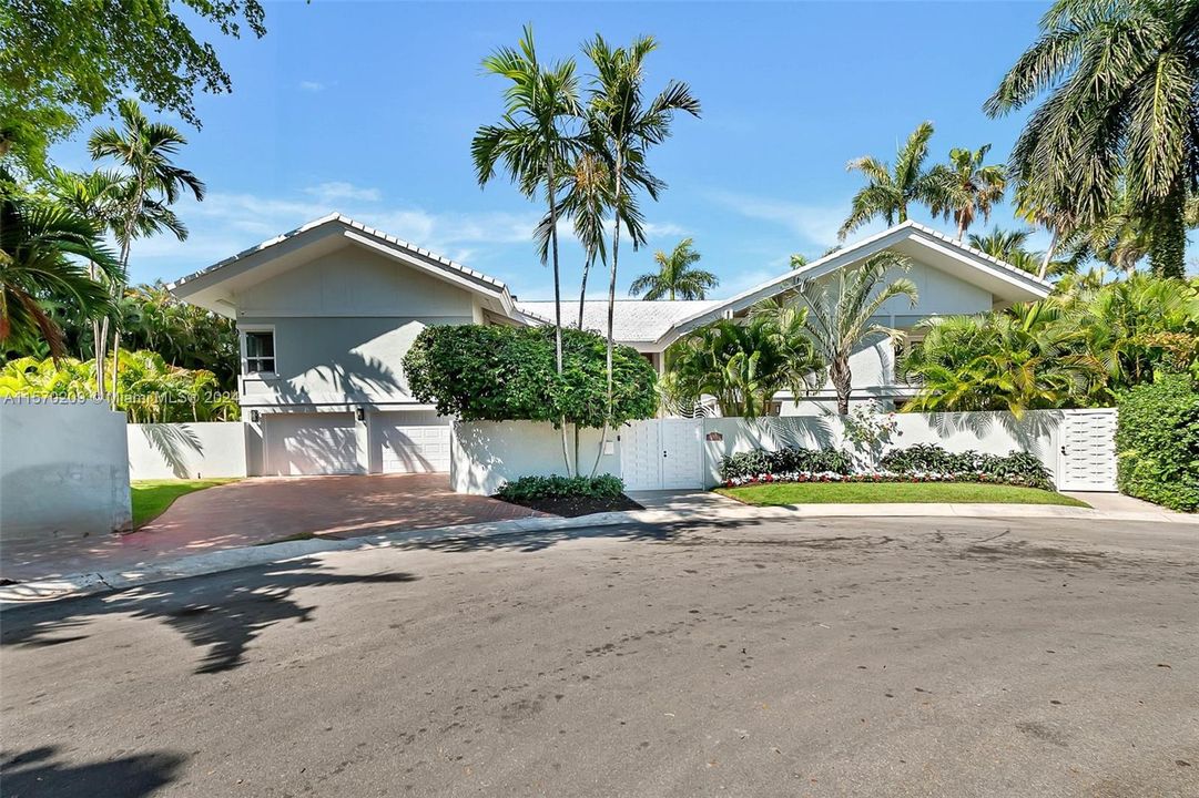 For Sale: $4,700,000 (4 beds, 4 baths, 4115 Square Feet)