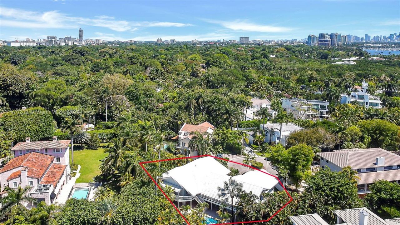 Amazing location close to Downtown Coconut Grove, Brickell, and Coral Gables!
