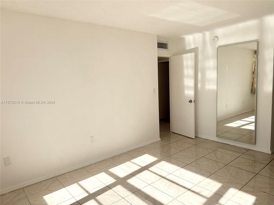 For Rent: $2,400 (2 beds, 2 baths, 1140 Square Feet)