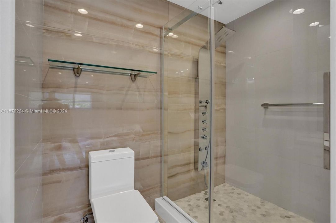 待售: $619,000 (5 贝兹, 3 浴室, 2004 平方英尺)