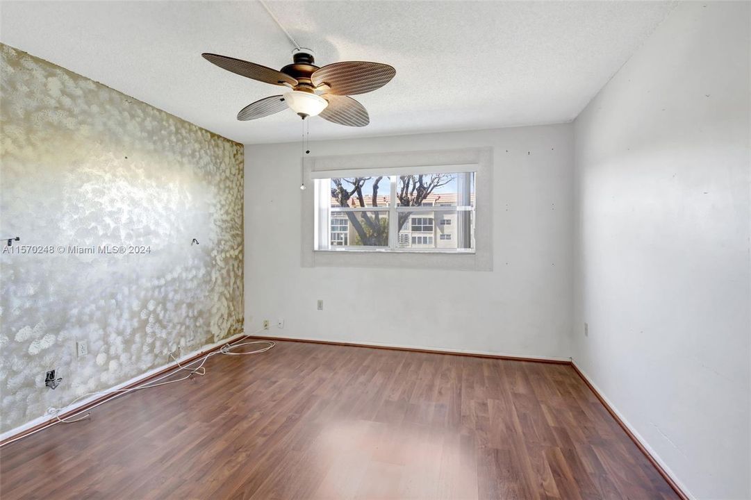 For Sale: $125,000 (2 beds, 2 baths, 850 Square Feet)