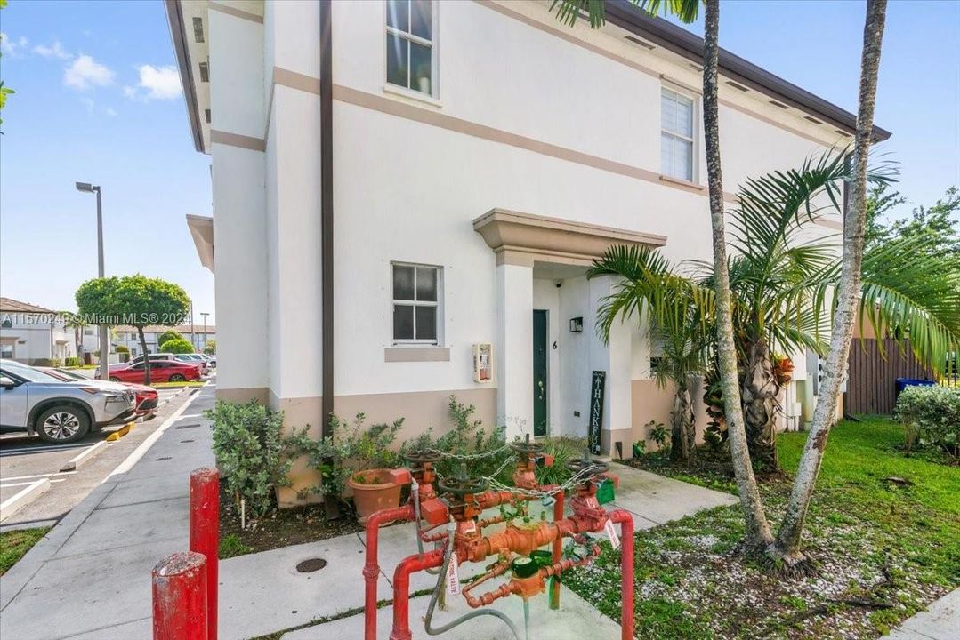 Active With Contract: $475,000 (4 beds, 3 baths, 1464 Square Feet)