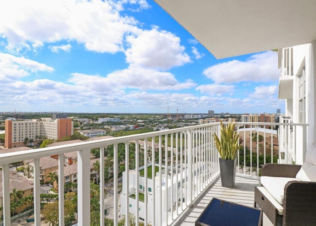 For Sale: $355,000 (1 beds, 1 baths, 1066 Square Feet)