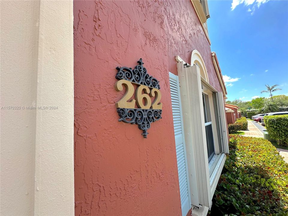 For Rent: $3,000 (3 beds, 2 baths, 1210 Square Feet)