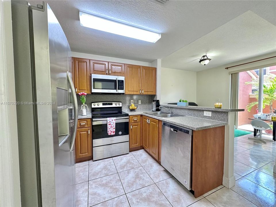 For Rent: $3,000 (3 beds, 2 baths, 1210 Square Feet)