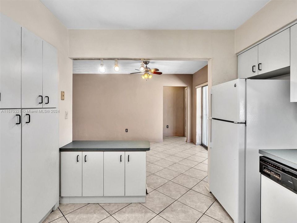 Active With Contract: $700,000 (3 beds, 2 baths, 1365 Square Feet)