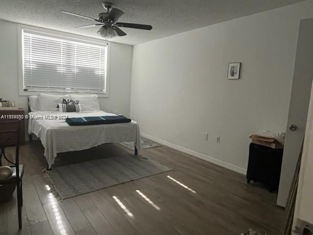 Active With Contract: $1,950 (1 beds, 1 baths, 810 Square Feet)