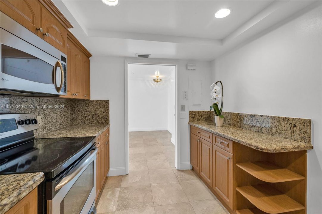 Recently Sold: $595,000 (2 beds, 2 baths, 1129 Square Feet)