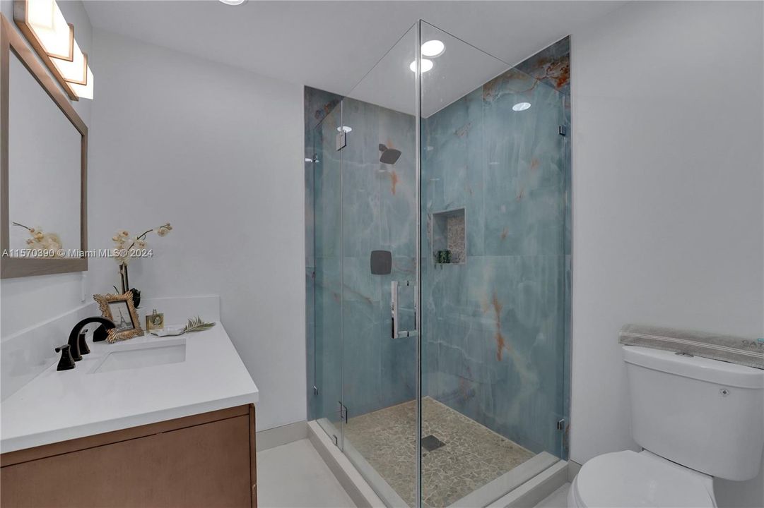 Active With Contract: $3,500 (3 beds, 3 baths, 1823 Square Feet)