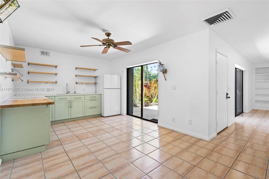 Vendido Recientemente: $265,000 (2 camas, 2 baños, 1288 Pies cuadrados)