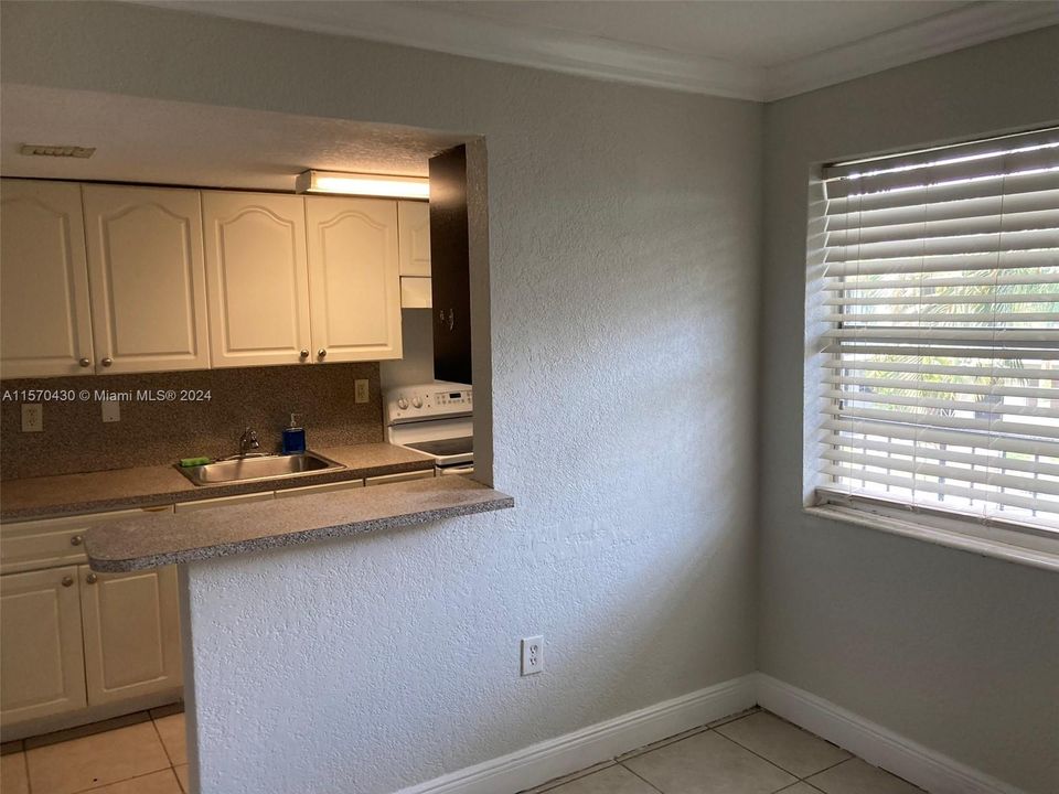 Recently Rented: $1,800 (1 beds, 1 baths, 558 Square Feet)