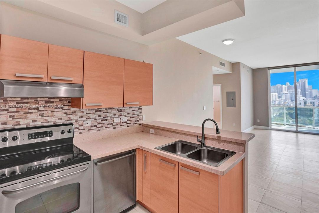 For Sale: $629,000 (2 beds, 2 baths, 1021 Square Feet)