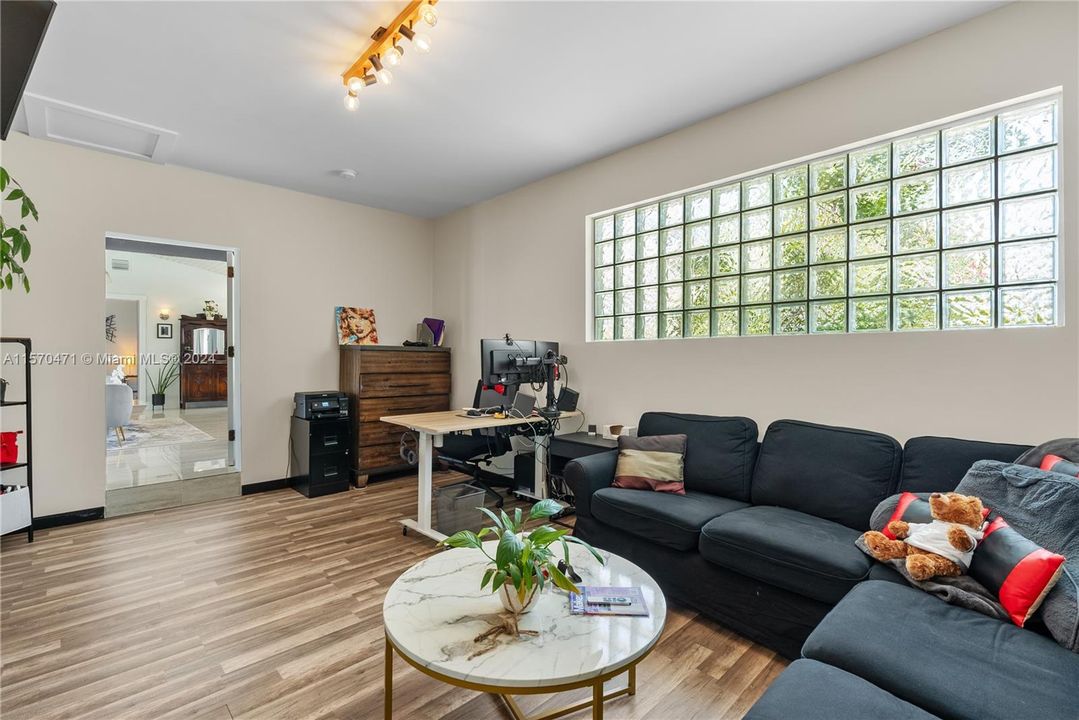 For Sale: $1,350,000 (3 beds, 2 baths, 2378 Square Feet)