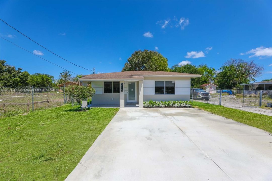 Active With Contract: $540,000 (3 beds, 2 baths, 1464 Square Feet)