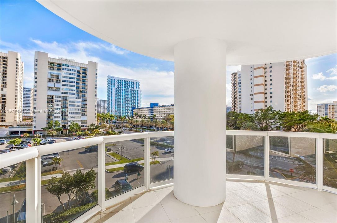 For Sale: $1,150,000 (2 beds, 2 baths, 1782 Square Feet)
