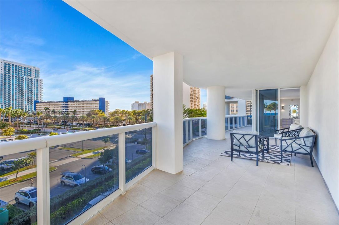 For Sale: $1,200,000 (2 beds, 2 baths, 1782 Square Feet)