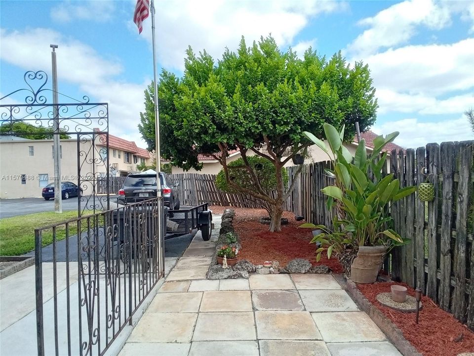 For Sale: $429,000 (4 beds, 2 baths, 1585 Square Feet)